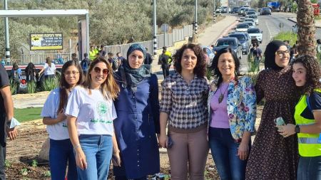 ثانوية المل سخنين تنظم وقفة تضامن مع المناخ والمطالبة بالمحافظة على البيئة